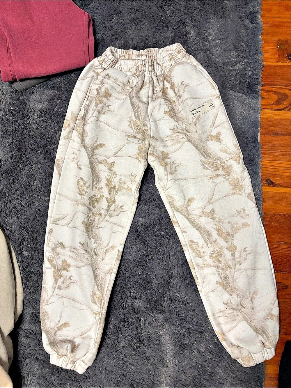 Comfort Collection Floral Jogger Pants in Cream & Brown Size Medium Like New